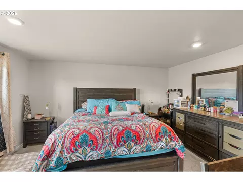 Bedroom - 2722 U St, Springfield, OR 97477 photo 2 of 5