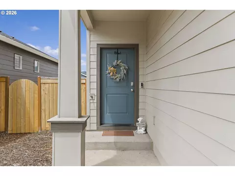 Exterior - 2722 U St, Springfield, OR 97477 photo 2 of 4