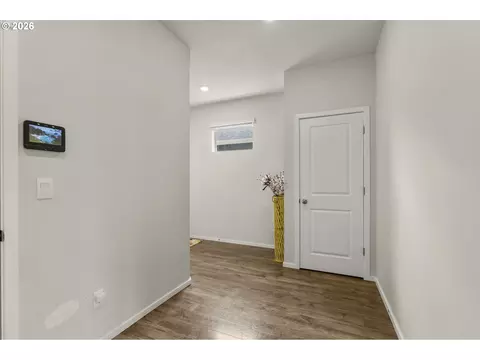 Entry Way - 2722 U St, Springfield, OR 97477 photo 2 of 3