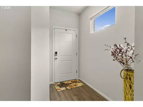 Entry Way - 2722 U St, Springfield, OR 97477 photo 1 of 3