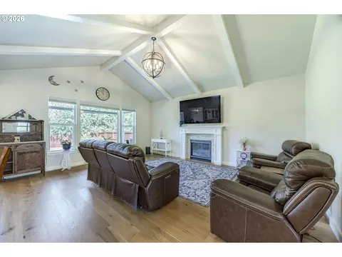 1152 S 46th St, Springfield, OR 97478 photo 11