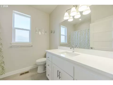 1152 S 46th St, Springfield, OR 97478 photo 8