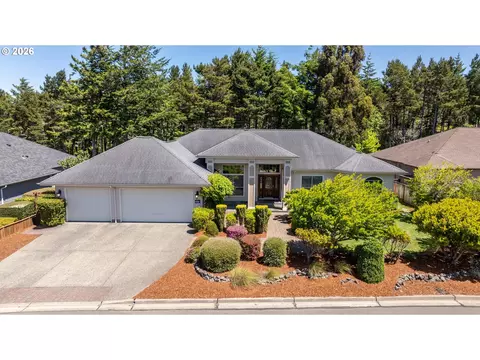2225 Hayes St, North Bend, OR 97459
