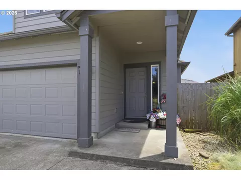 1902 Adelman Loop, Eugene, OR 97402 photo 3