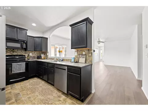 1902 Adelman Loop, Eugene, OR 97402 photo 14