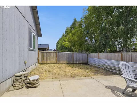 1902 Adelman Loop, Eugene, OR 97402 photo 30