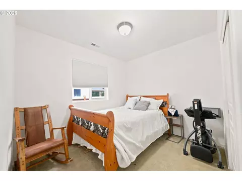 1902 Adelman Loop, Eugene, OR 97402 photo 24