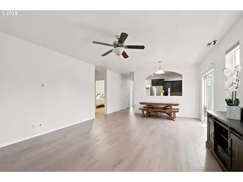 1902 Adelman Loop, Eugene, OR 97402 photo 5