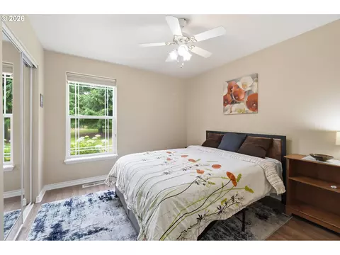 Bedroom - 400 Hickory Ct, Lyons, OR 97358 photo 3 of 4