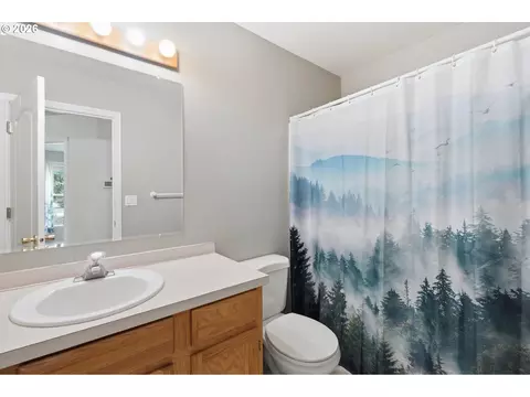 Bath - 400 Hickory Ct, Lyons, OR 97358 photo 2 of 2