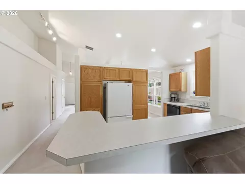 Kitchen - 400 Hickory Ct, Lyons, OR 97358 photo 3 of 3