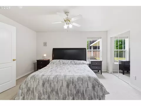 Bedroom - 400 Hickory Ct, Lyons, OR 97358 photo 2 of 4