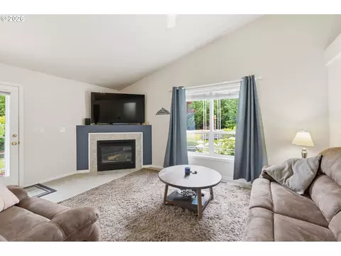 Living - 400 Hickory Ct, Lyons, OR 97358 photo 1 of 2