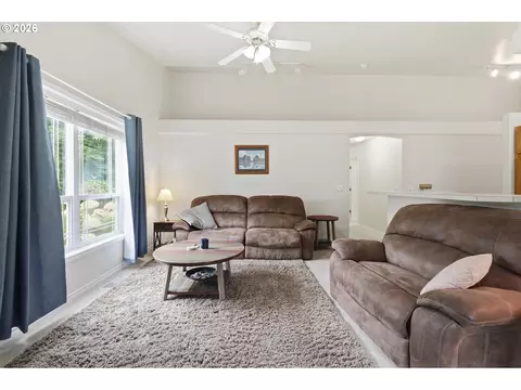 Living - 400 Hickory Ct, Lyons, OR 97358 photo 2 of 2