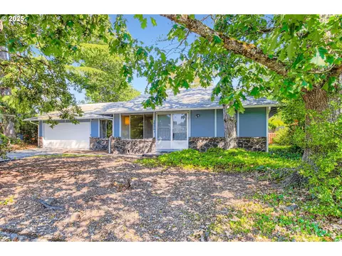 16470 SE Sterling Cir, Milwaukie, OR 97267