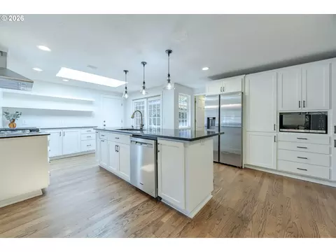 Kitchen - 1865 Tabor St, Eugene, OR 97401 photo 3 of 8