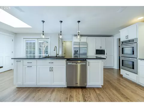 Kitchen - 1865 Tabor St, Eugene, OR 97401 photo 4 of 8