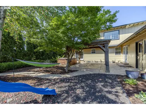 Exterior - 1865 Tabor St, Eugene, OR 97401 photo 2 of 3