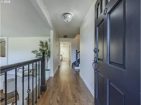 Entry Way - 1865 Tabor St, Eugene, OR 97401 photo 2 of 2