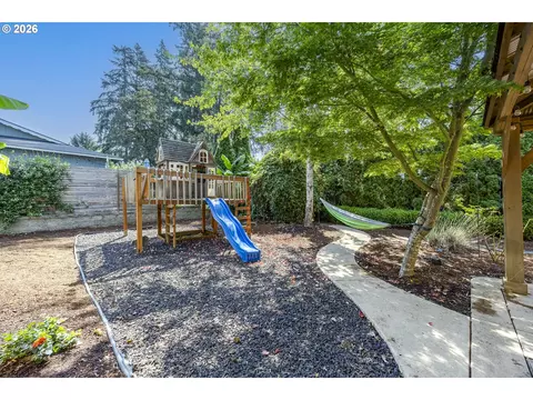 Exterior - 1865 Tabor St, Eugene, OR 97401 photo 3 of 3