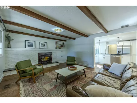 Living - 1865 Tabor St, Eugene, OR 97401 photo 5 of 7