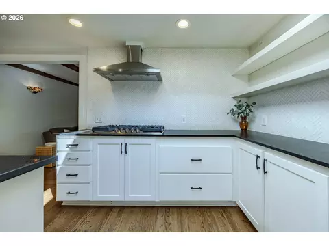 Kitchen - 1865 Tabor St, Eugene, OR 97401 photo 7 of 8
