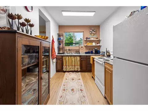 Kitchen - 111 SE 12th St, Pendleton, OR 97801 photo 4 of 7
