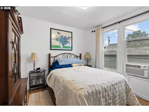 Bedroom - 111 SE 12th St, Pendleton, OR 97801 photo 1 of 6