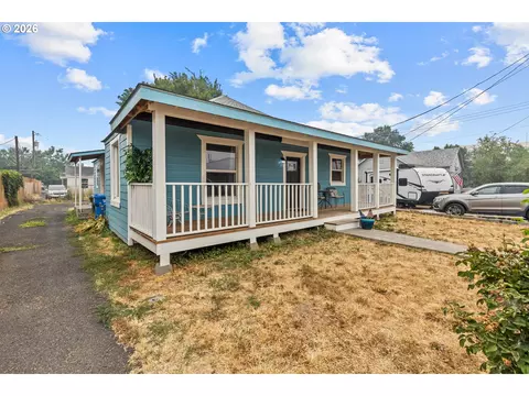 Exterior - 111 SE 12th St, Pendleton, OR 97801 photo 3 of 10