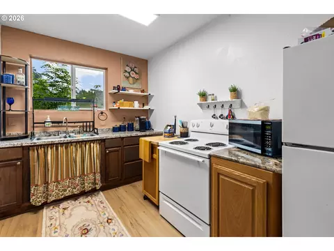 Kitchen - 111 SE 12th St, Pendleton, OR 97801 photo 5 of 7