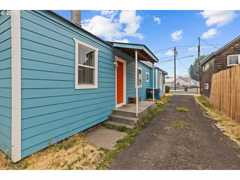 Exterior - 111 SE 12th St, Pendleton, OR 97801 photo 2 of 10