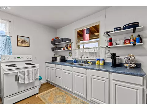 Kitchen - 111 SE 12th St, Pendleton, OR 97801 photo 2 of 7