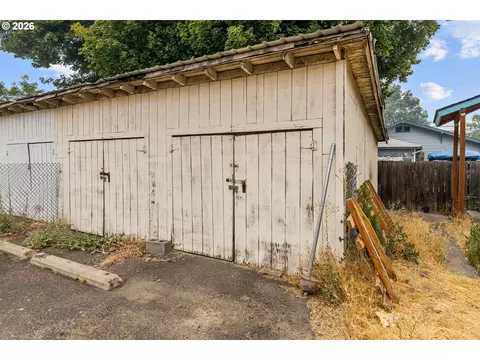 Exterior - 111 SE 12th St, Pendleton, OR 97801 photo 7 of 10