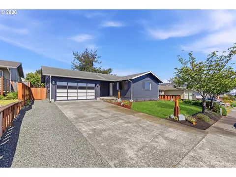2070 Hayes St, North Bend, OR 97459