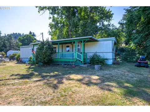 267 Park St, Glide, OR 97443