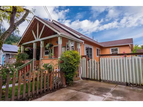 474 Clark St, Eugene, OR 97401 photo 1