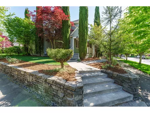 2702 NE 35th Pl, Portland, OR 97212