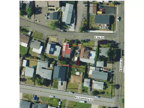 2745 W Jay Ave, Roseburg, OR 97471