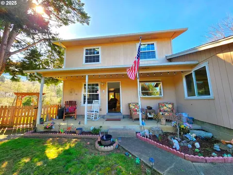 100 Canyon View St, Canyonville, OR 97417