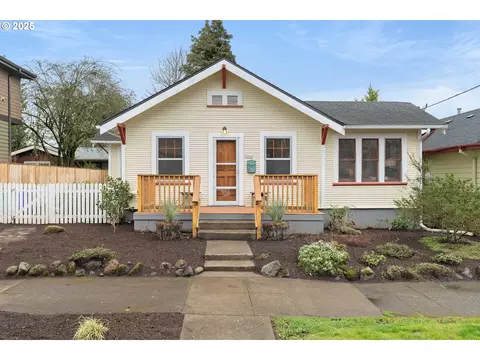 7022 NE Siskiyou St, Portland, OR 97213