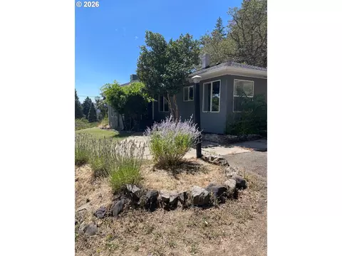 1030 NE Orchard Dr, Myrtle Creek, OR 97457
