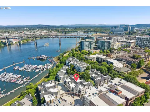 1710 S Harbor Way #401, Portland, OR 97201