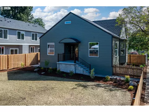 8413 NE Hassalo St, Portland, OR 97220