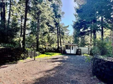 125 Sailor Ln, Florence, OR 97439