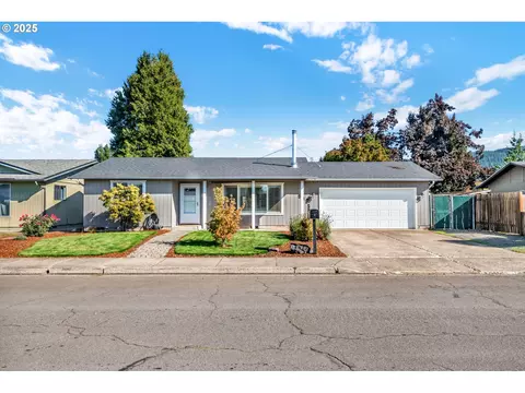 515 70th St, Springfield, OR 97478