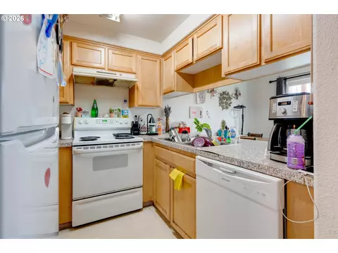 1416 Falcon Loop, Independence, OR 97351 photo 11