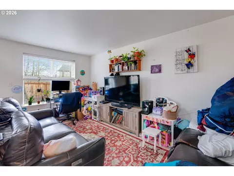 1416 Falcon Loop, Independence, OR 97351 photo 4