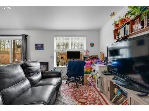 1416 Falcon Loop, Independence, OR 97351 photo 5