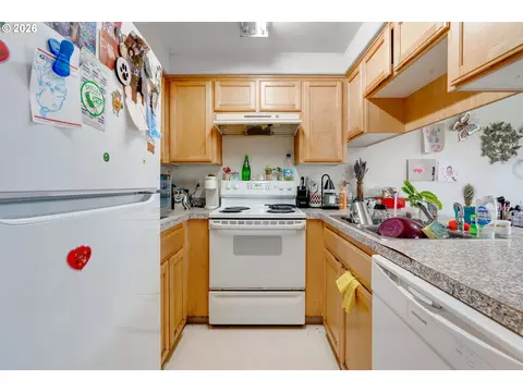 1416 Falcon Loop, Independence, OR 97351 photo 10