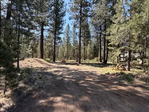 17019 Upland Rd, Bend, OR 97707 photo 2